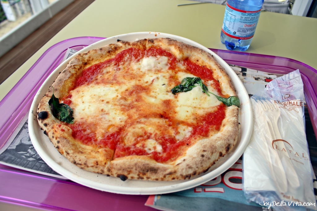 Pizza Margherita by Rossopomodoro at EXPO 2015 in Milan