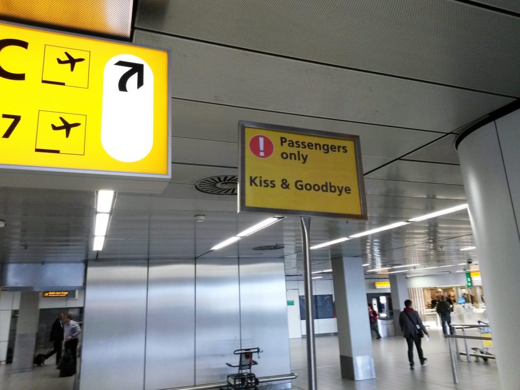 Kiss & Goodbye at Amsterdam Schipol 