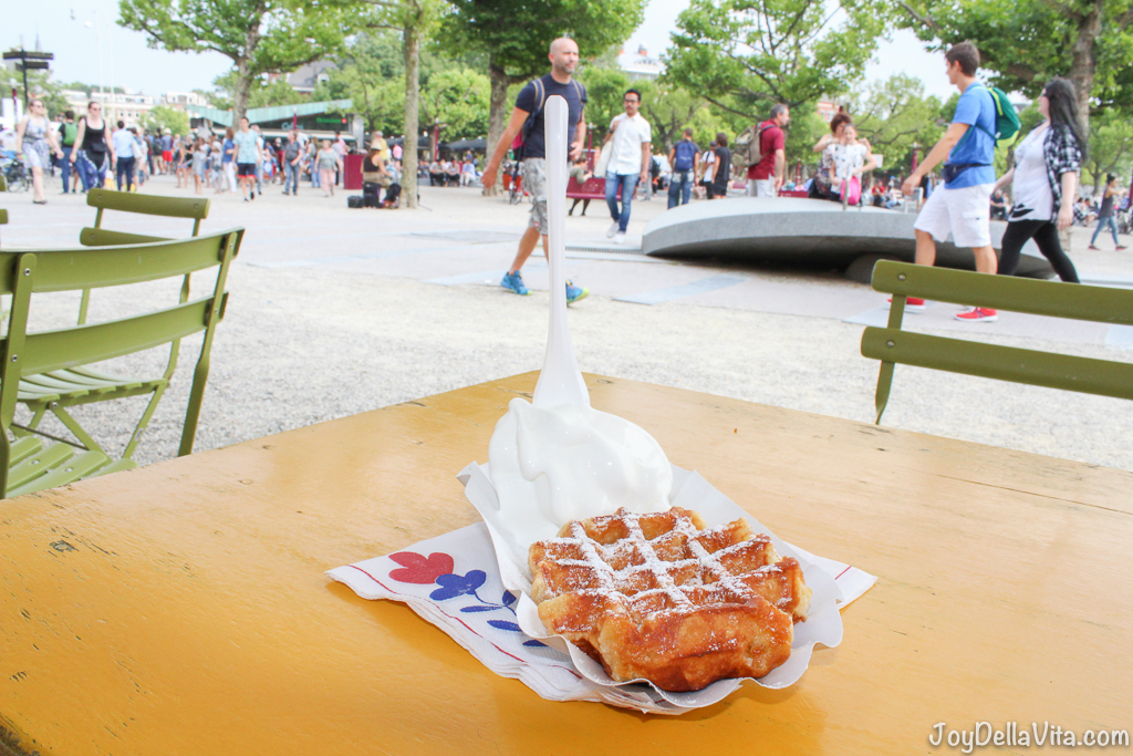 Hot Waffle and Soft Ice by ‘Kiosk Rembrandt Van Gogh’ at Amsterdam’s Museumplein