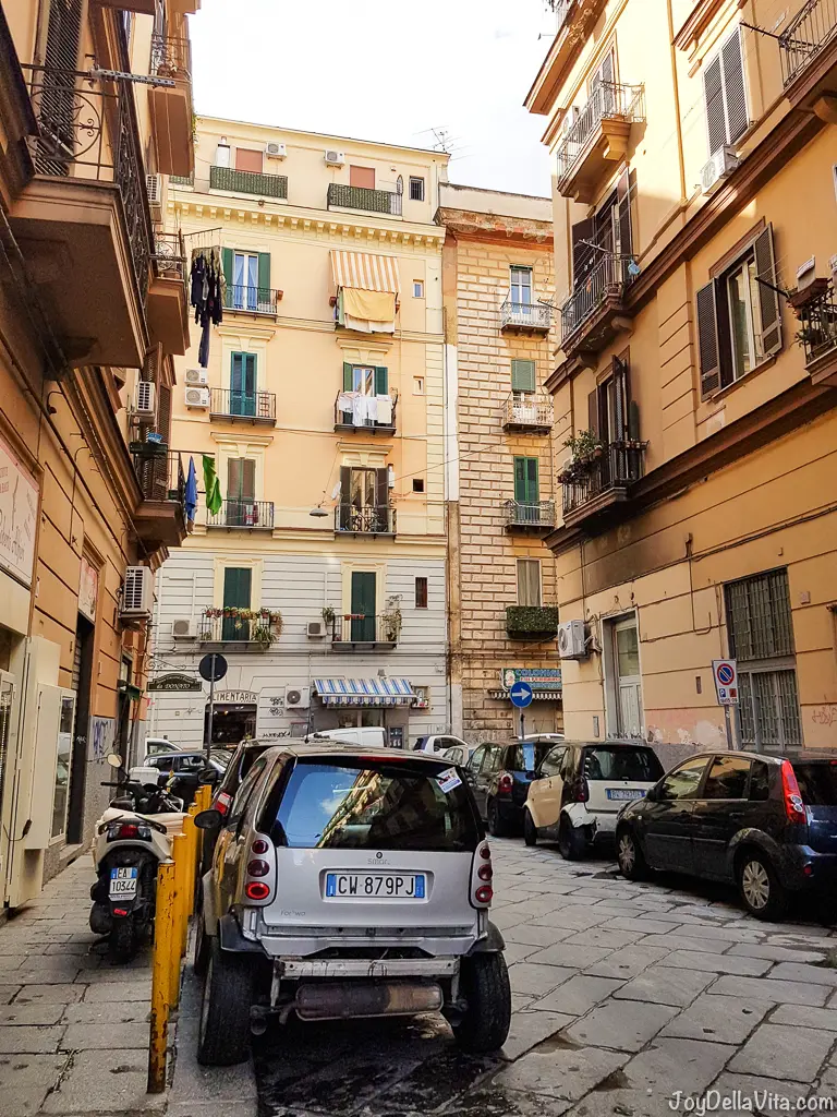 Naples Smartphone Sightseeing Walk - Centrale/ Mercato/ Corso Umberto I/ Garibaldi