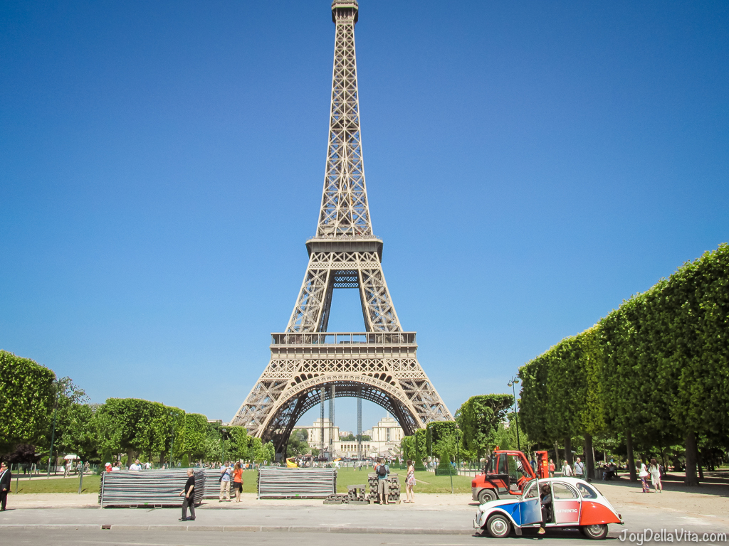 Vintage Citroen 2CV in front of Eiffel Tower Paris
