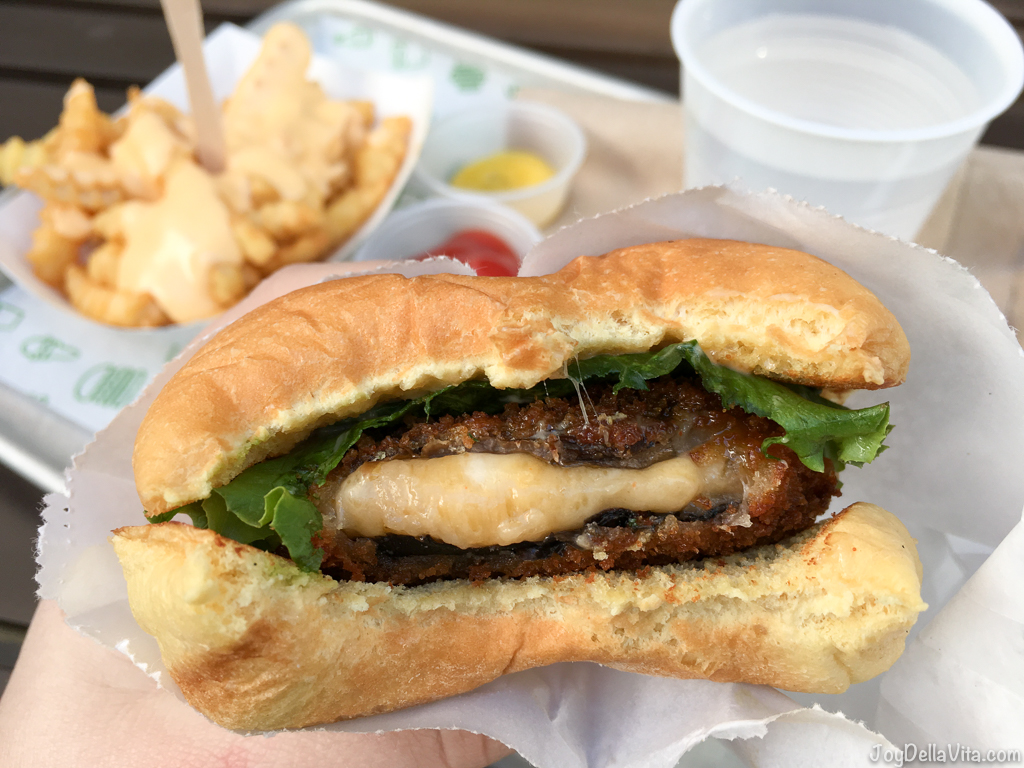 Shroom Burger and Cheese Fries Shake Shack Hollywood Los Angeles Travelblog Joy Della Vita