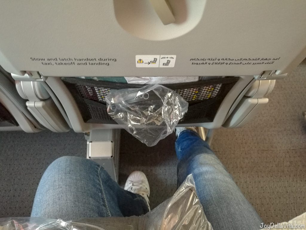 Qatar Airways Boeing 787 Dreamliner Economy Class Legroom Seat 32 C Aisle