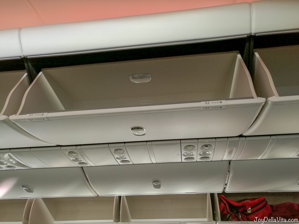 Qatar Airways Boeing 787 Dreamliner overhead compartment