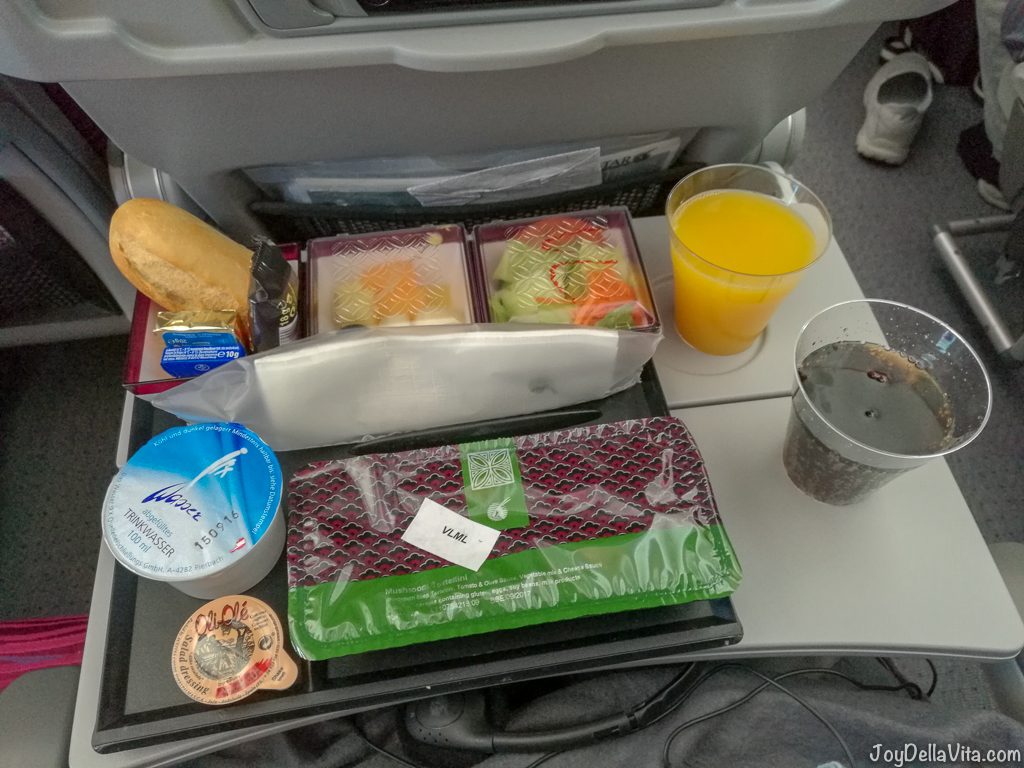 Qatar Airways Boeing Economy Class Hot Meal VLML (Vegetarian)