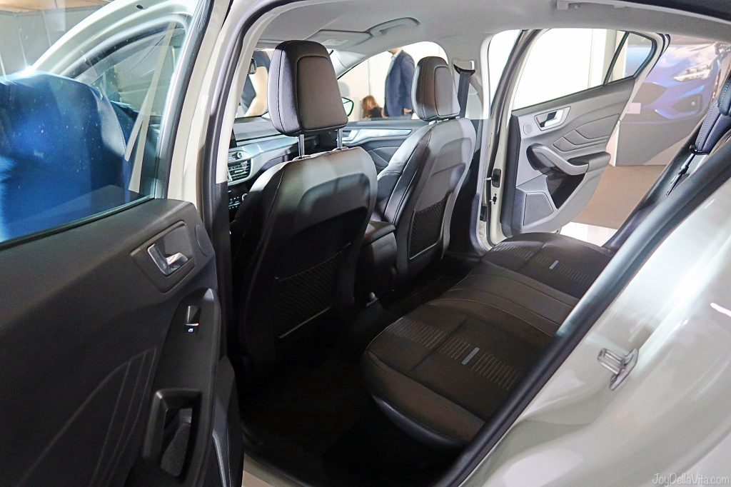 Ford Focus Active second row seats
