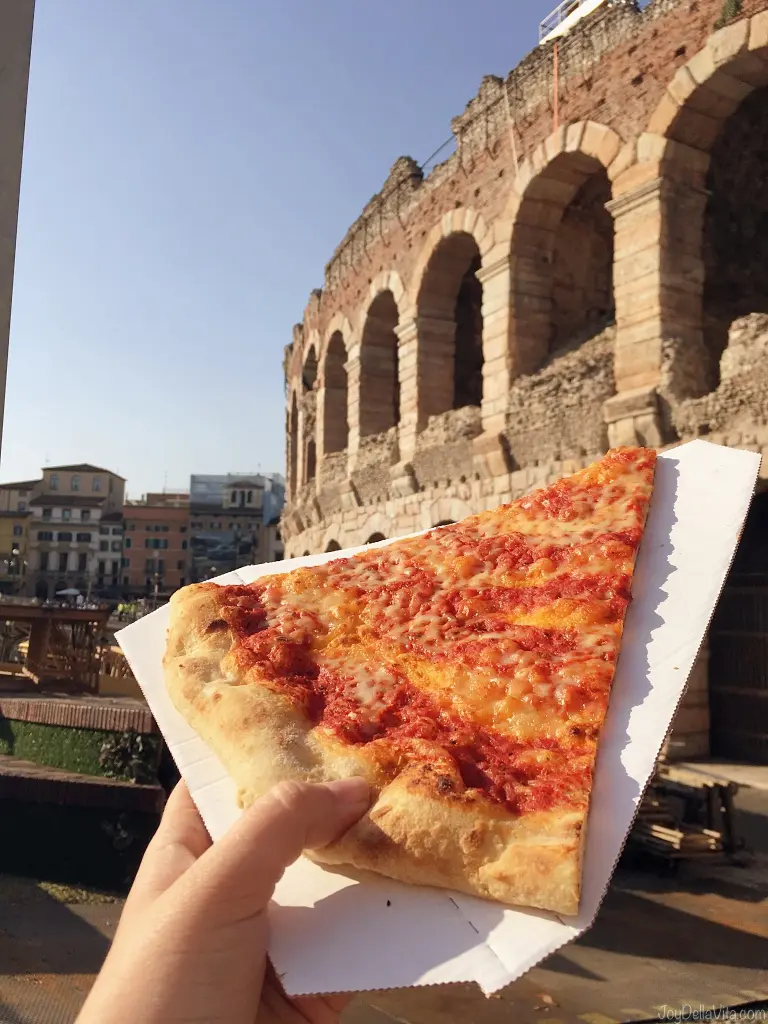 Fast Pizza in Verona near Arena di Verona