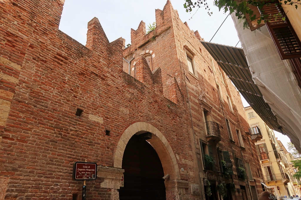 Where to find Casa di Romeo in Verona, the House of Romeo of Romeo & Juliet