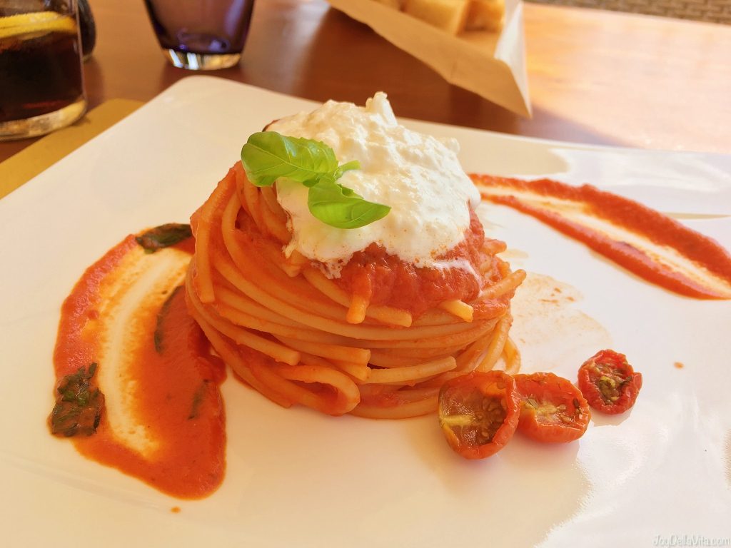 Spaghetti Pomodoro Burrata Re Teodorico Restaurant Castel San Pietro Verona