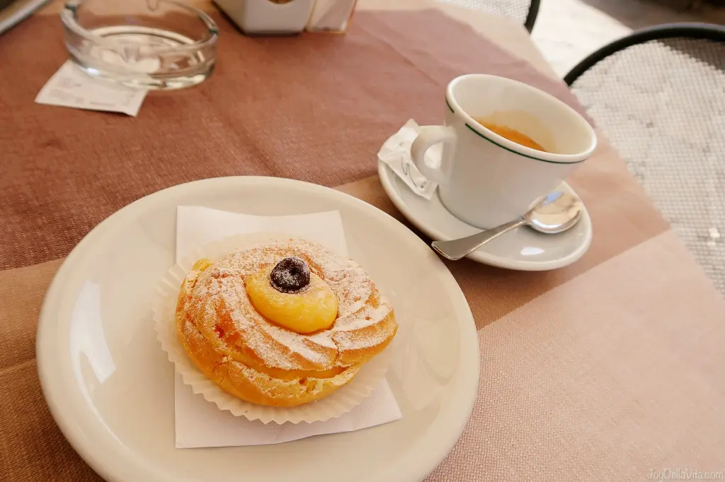 Enjoying Zeppole di San Giuseppe in Padua / Padova