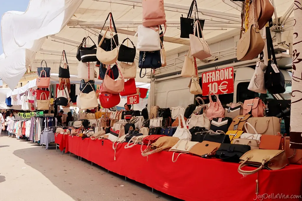 When is market day in Padua ? / Prato della Valle weekly market in Padova