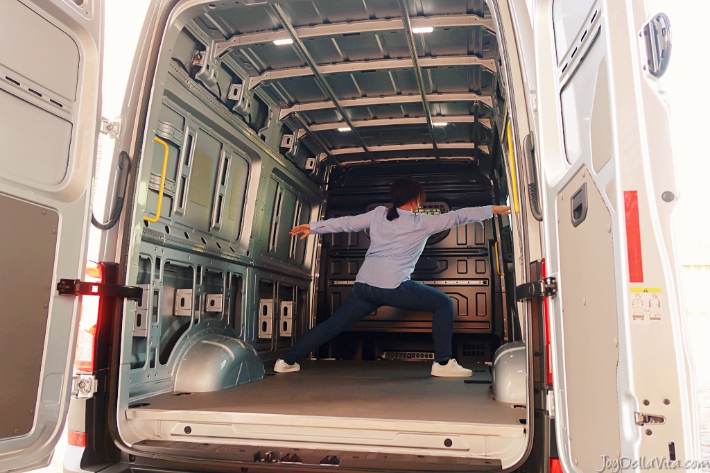 plenty of room to do yoga in the volkswagen e-crafter