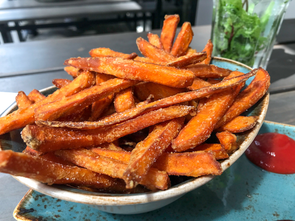 Sweet potato fries in Hamburg near the train station