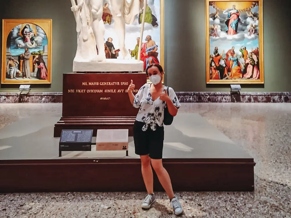 girl posing in art museum Brera Milan