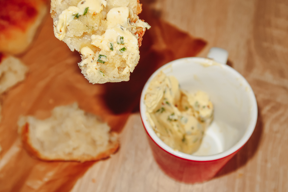 Recipe for quick herb butter – one serving