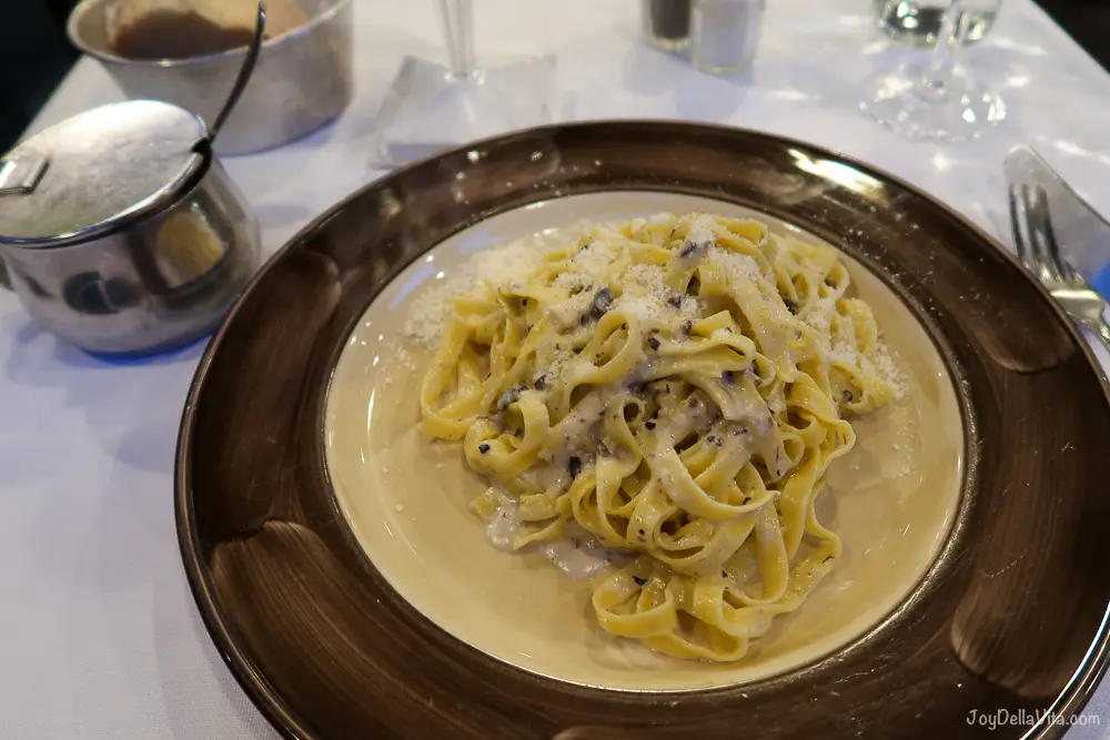 Fried courgette flowers and truffle tagliatelle in Florence – Trattoria Zà Zà