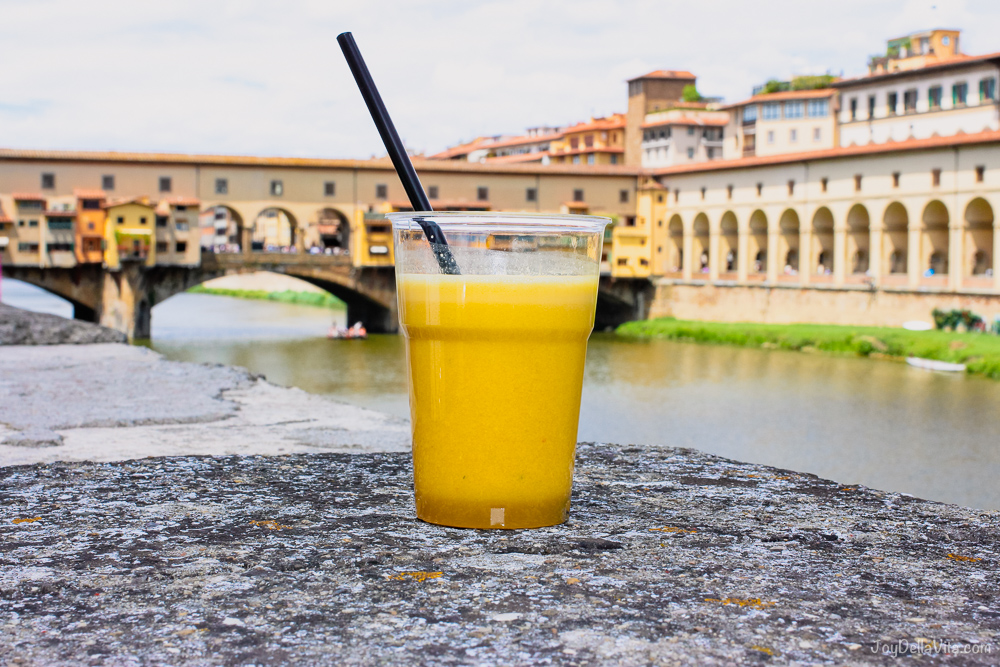 Healthy juices and smoothies by Isolaverde Florence near Ponte Vecchio bridge