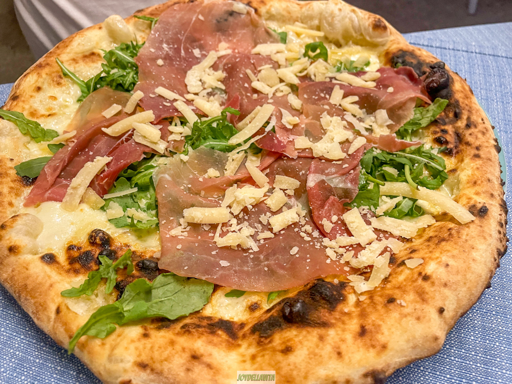 Pizza Rughetta e Prosciutto Crudo Antonio Antonio Naples Joydellavita